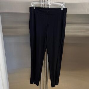Porto black pants
Size 1/Small
Front zipper
Split bottom
Machine washable